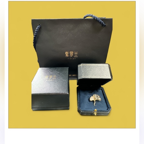 🎁🌍 Ginkgo gold tone w/crystals elegant brooch new in box . Shanghai Boutique - Picture 5 of 9